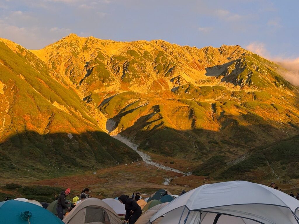 立山に染まるアーベンロート