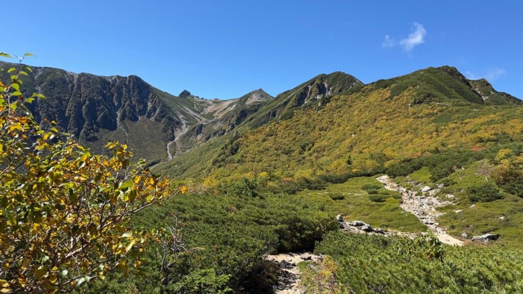 西駒山荘から歩き始めて、木曽駒ヶ岳が見えていないことに絶望を感じてた頃